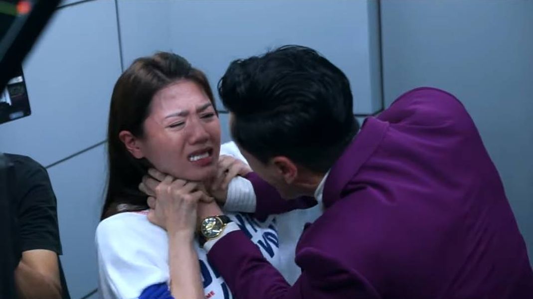 ▲林峯的狠勁連周秀娜（左）都真的嚇到。（影片截圖）
