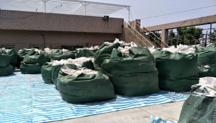 ▲汛期來臨高市防汛整備就緒,不僅備妥防汛沙包5,000包、太空包200包,2噸防汛塊300塊,且各區公所也已儲備防汛沙包,已供應各區緊急防汛搶險之需。(圖/高市水利局提供)