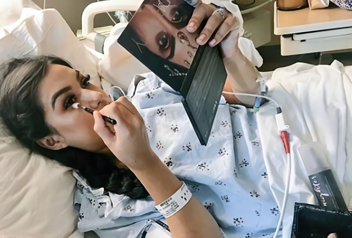 ▲就算在生小孩的當下還是要化妝，這些媽媽們「忍痛拼了」。（圖／翻攝自 Daily Mail ）