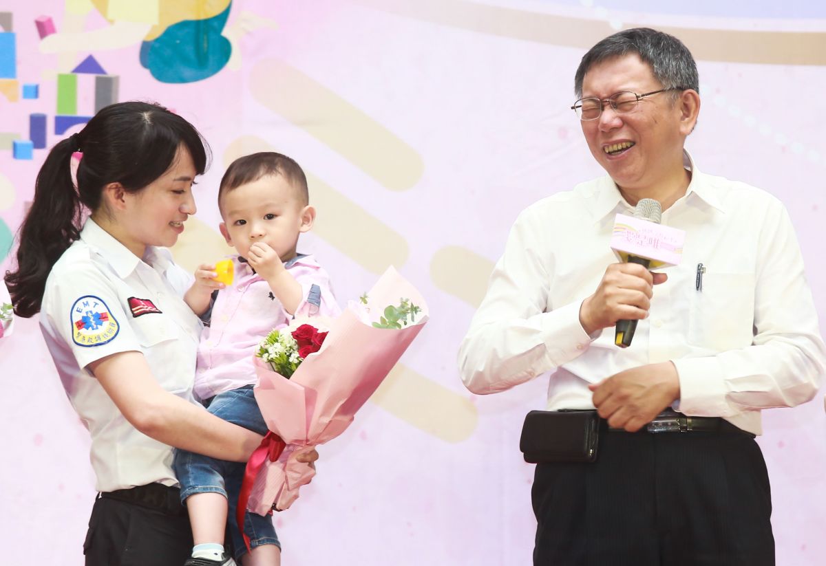 台北市長柯文哲10日出席台北市108年母親節慶祝活動。( 圖 / 記者葉政勳攝，2019.05.10 )