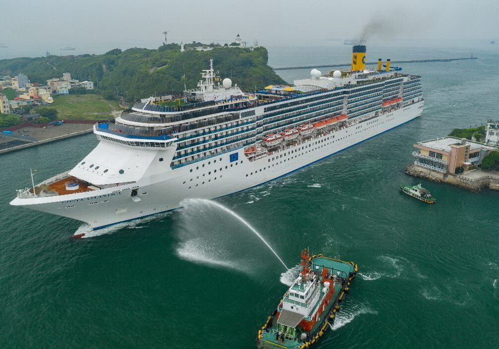 ▲嘉年華集團所屬歌詩達大西洋號郵輪首航高雄港。(圖／記者黃謝美蘭攝，2019.05.10