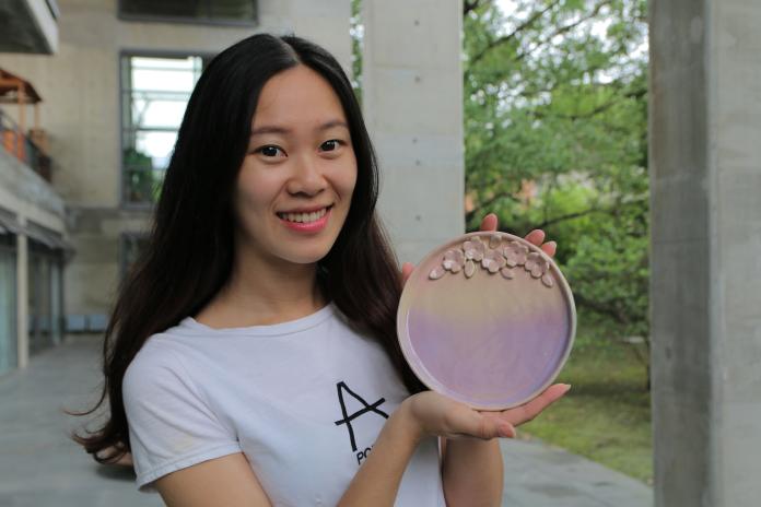 ▲鶯歌陶瓷博物館讓小朋友用陶土創作「花漾甜點盤」。（圖／新北市文化局提供）