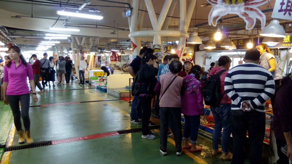 ▲石門區公所舉辦「有求必粽」系列活動，現場發放免費500個小肉粽祈福香包、500顆石門粽給民眾。（圖／新北市農業局提供）