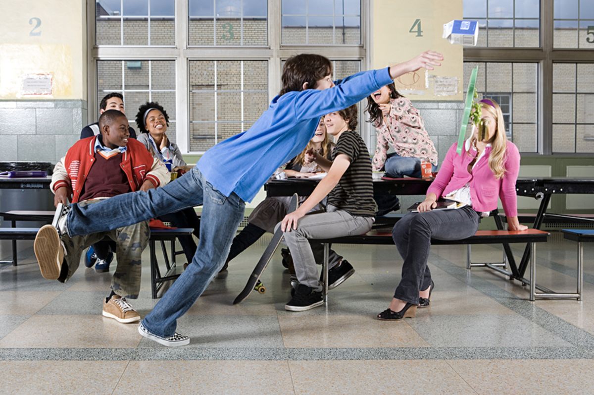 ▲地位鬥爭不只發生在成人的職場，也普遍存在於青少年的校園生活中。（圖片來源｜iStock by Image Source）