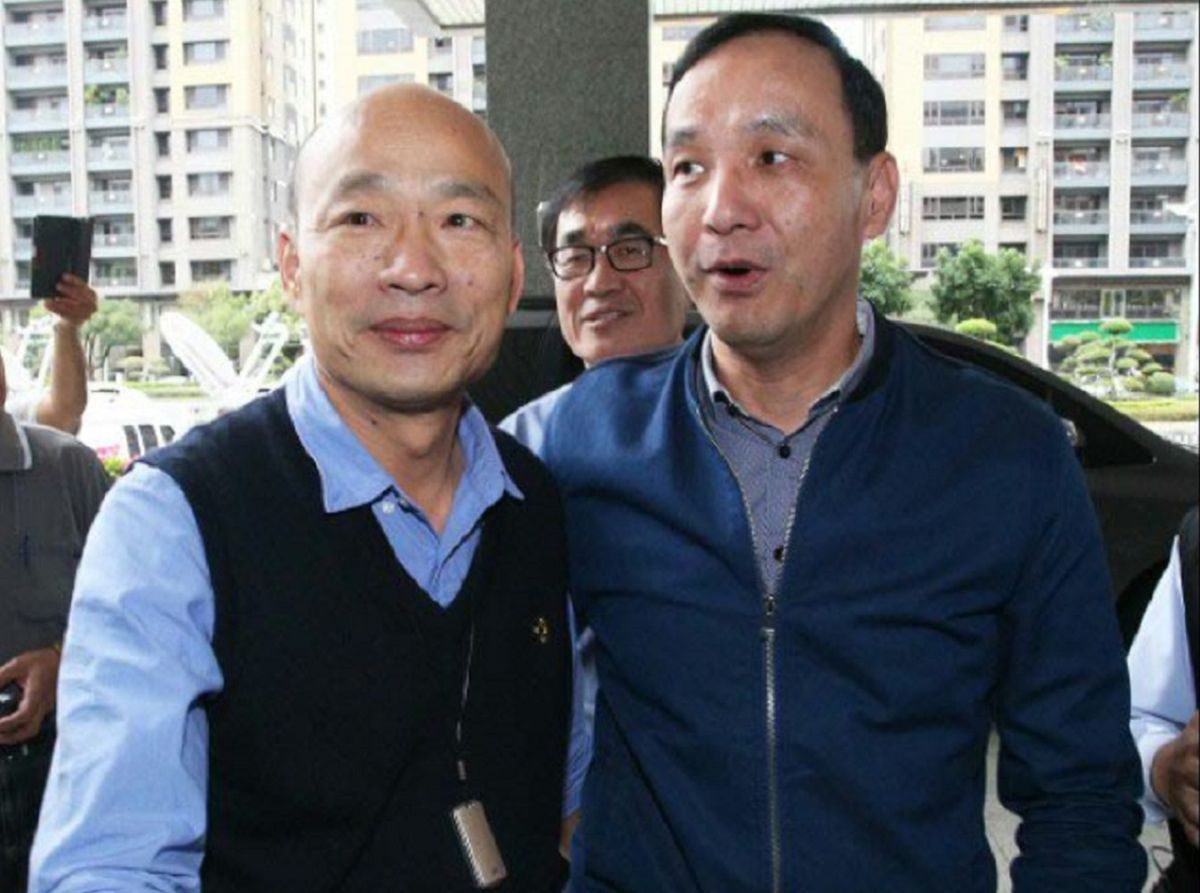 ▲民進黨新北市議員李坤城在臉書表示，「民主素養，韓國瑜真的遠比不上朱立倫！」（圖／記者郭凱杰攝）