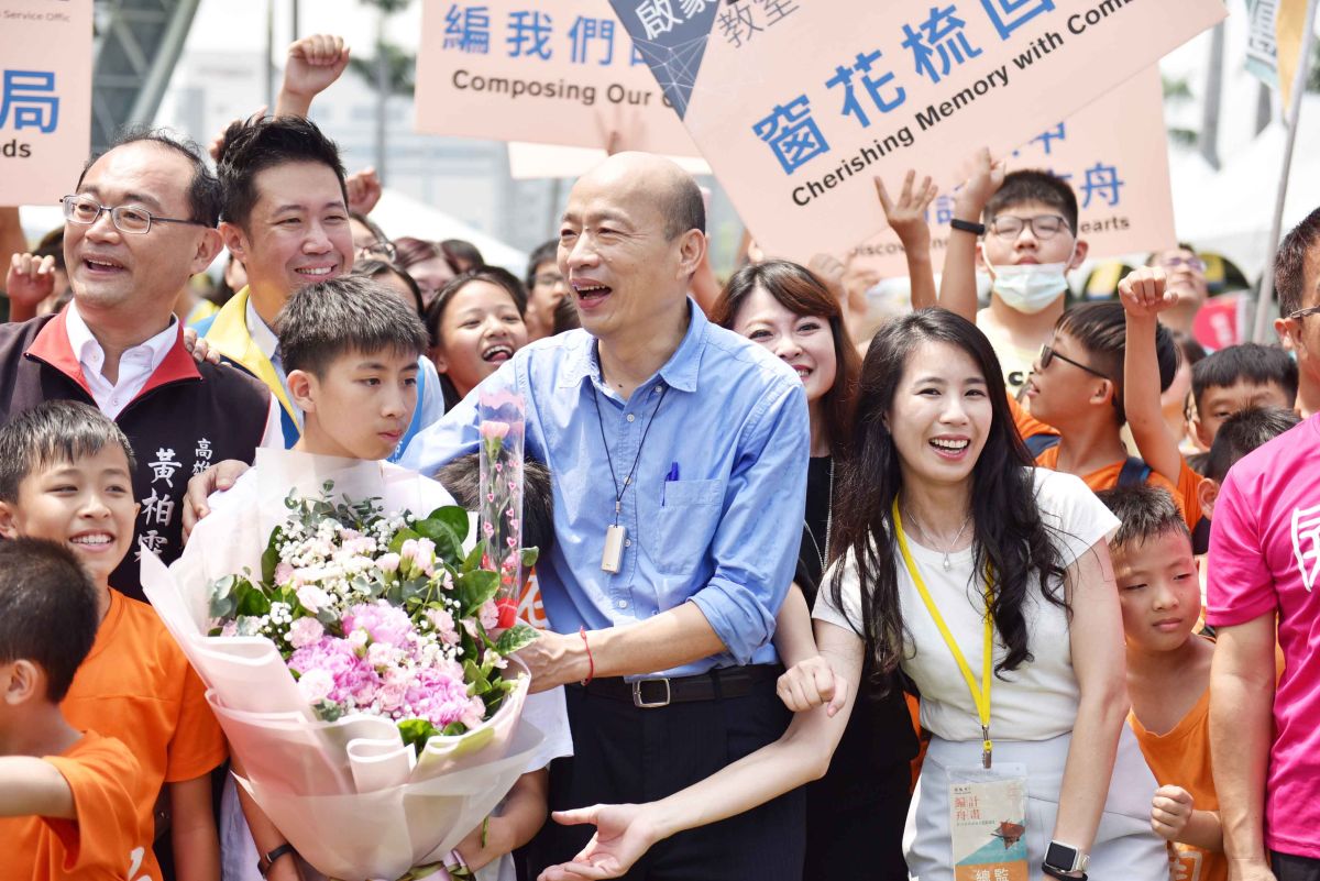 韓國瑜拋出若當選總統，會每天在高雄上班，總統就在旁邊，也能增加鄰近縣市的光榮感，但台南、高雄的立委卻直批韓的發言像兒戲。 (圖/資料照)