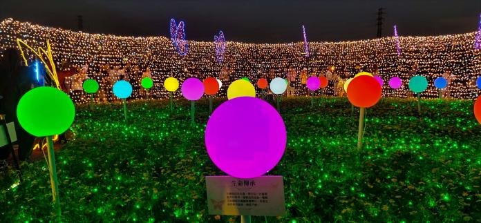 ▲由50萬顆LED打造視覺震撼光雕秀，活動地點在江翠蝴蝶地景公園內。（圖／記者劉士成攝）