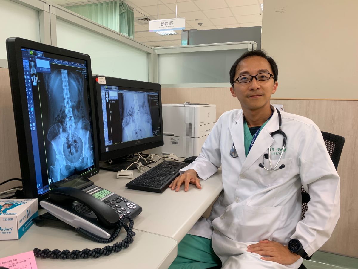 ▲中醫大新竹附醫急診室主任游俊豪指出，坊間秘方通常摻雜了類固醇或消炎止痛藥，長期服用反而造成身體傷害。（圖／中醫大新竹附醫提供）