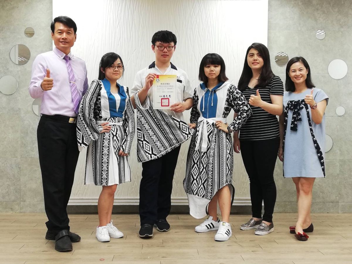 ▲嘉義家職流行服飾科以一衣多穿系列服飾設計，拿下家政群創意組全國第一名。（圖/記者邱嘉琪攝，2019.05.13）