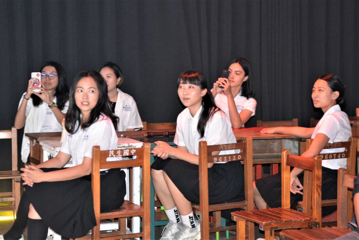 ▲阮劇團演出現場將布置成高中教室場景。（圖／記者郭政隆攝影2019.5.13）