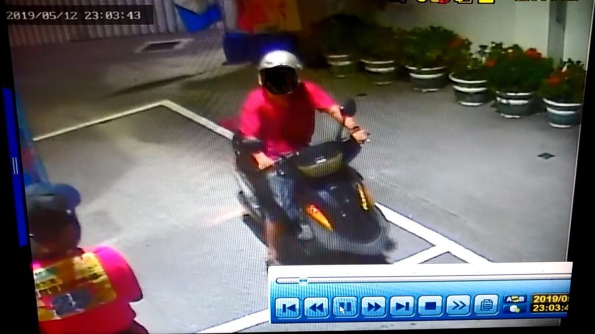 ▲加油站已打烊，乃脅迫陳姓加油站員工交付現金600元逃逸。（圖／記者陳雅芳翻攝，2019.05.13）