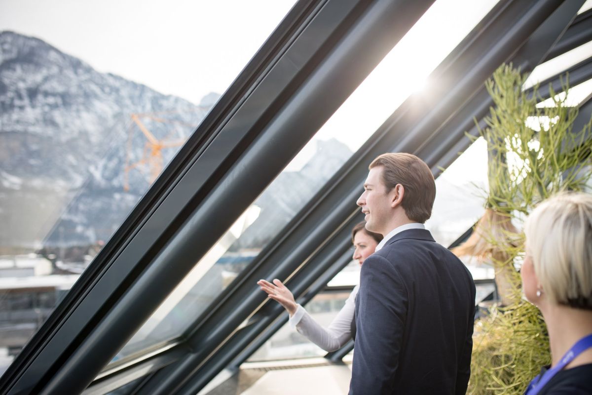 ▲賽巴斯丁．庫爾茨（ Sebastian Kurz ）當上奧地利總理時才31歲，是世界上最年輕的政府領導人。（圖／翻攝自臉書）