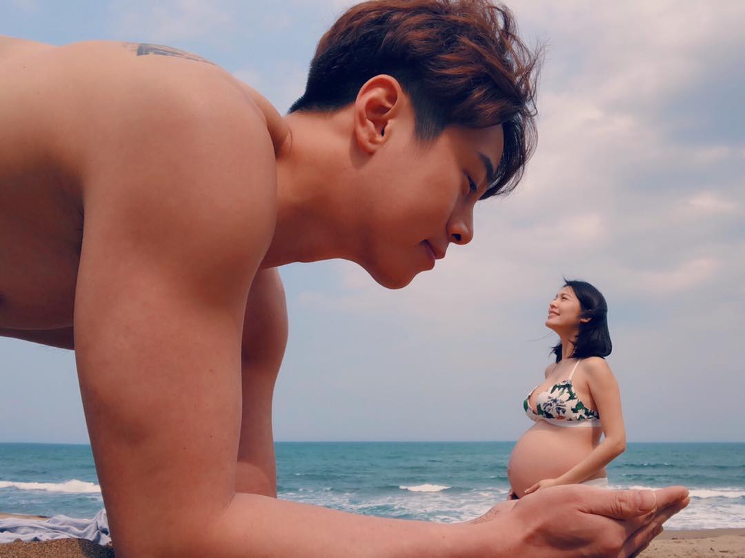 ▲白家綺、吳東諺育有兒子「小肚臍」。（圖／臉書）