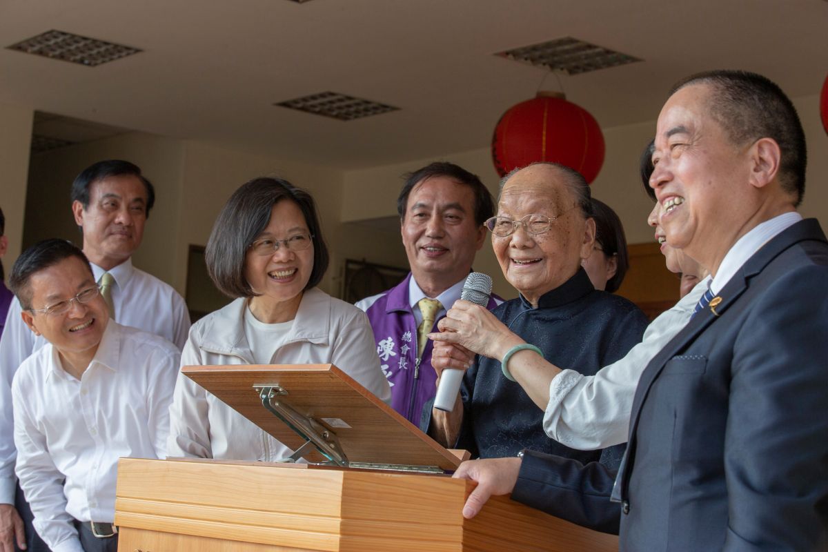 對於高雄市長韓國瑜日前拋出若他當選總統，將來會到高雄上班，總統蔡英文14日受訪時表示，感覺上，他現在最重要的事情，可能是在議會答詢時，能夠充分回答議員的問題。（圖／總統府提供）