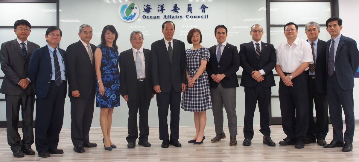 ▲日本世川和平財團海洋政策研究所研究員黃俊揚(右5)拜會海洋委員會主任委員李仲威(左6)就台日海洋研究合作交換意見，以推動海洋永續發展。(圖／記者黃謝美蘭攝，2019.05.14)