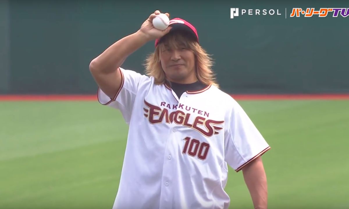 摔角巨星棚橋弘至為樂天開球（圖／截自太平洋聯盟TV）