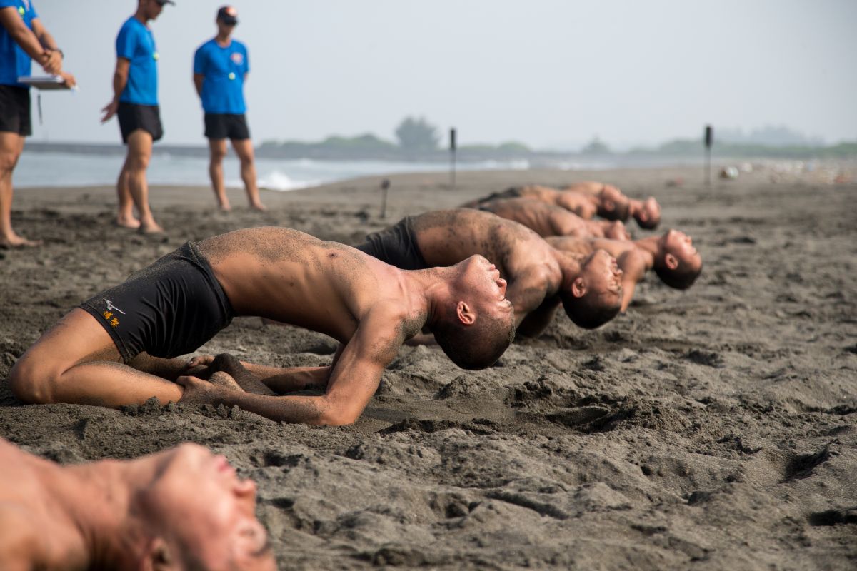 ▲海軍陸戰隊兩棲偵搜專長班148期10日開始6天5夜，俗稱「克難週」的綜合考驗週。（圖／軍聞社提供）