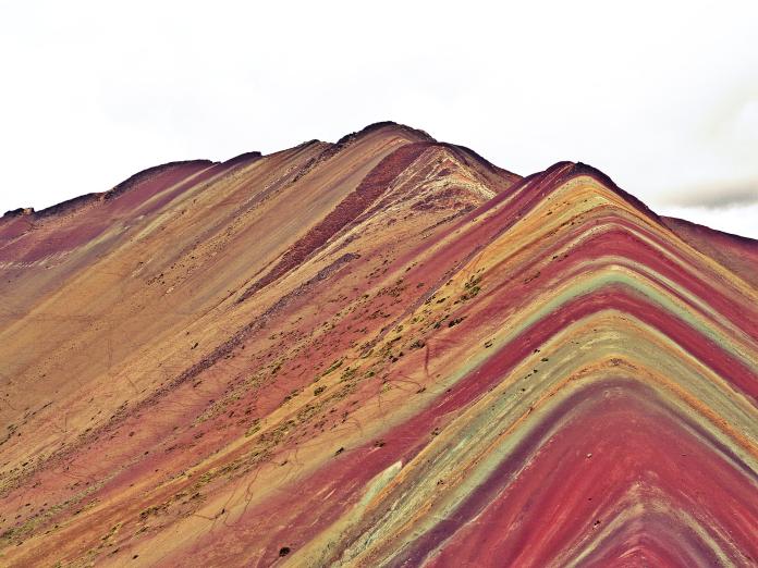 ▲最美秘境「彩虹山」，是季節限定的美景，只有 4 到 9 月看得到。（示意圖／取自Pixabay）