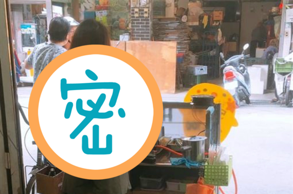 ▲一件式辣翻！雞蛋糕妹背影超犯規，神出「邪惡視角」暴動。（圖／翻攝自爆廢公社）