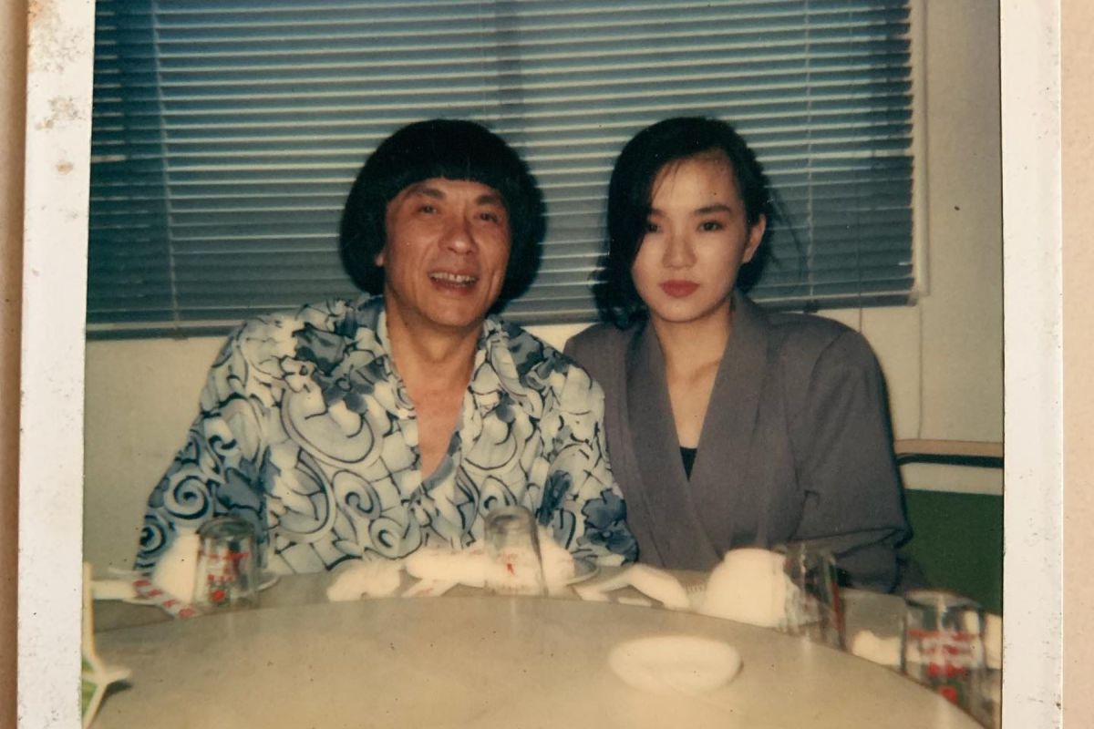 ▲謝金燕（右）分享與父親豬哥亮的合照。（圖／臉書）