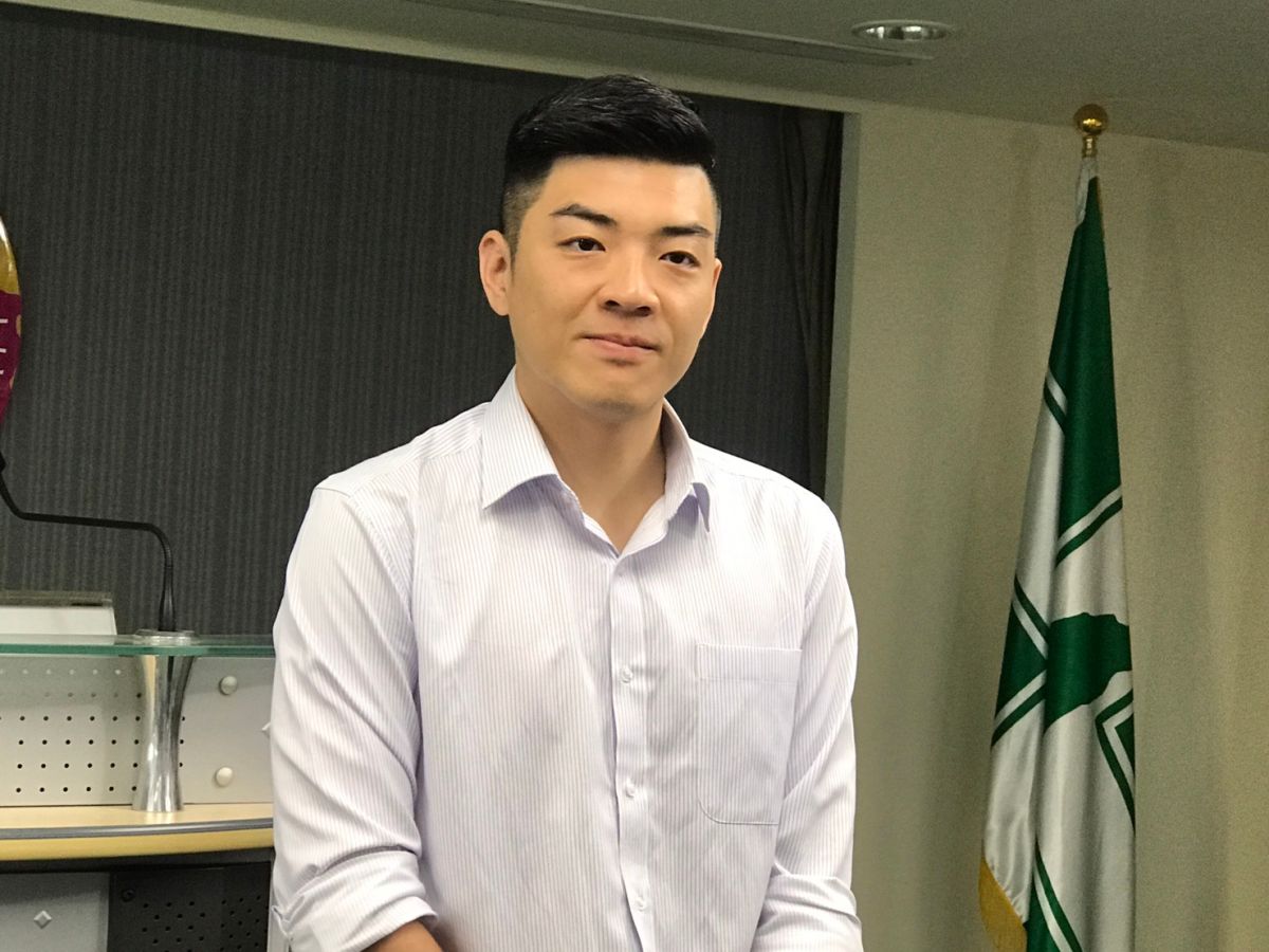 針對外傳農委會花錢成立網軍由民進黨主團部主任吳濬彥主導一 事，吳濬彥15日公開澄清，自己絕對沒有拿過政府一毛錢，還說要提告指控的陳宜民。（圖／記者林人芳攝，2019,05,15)