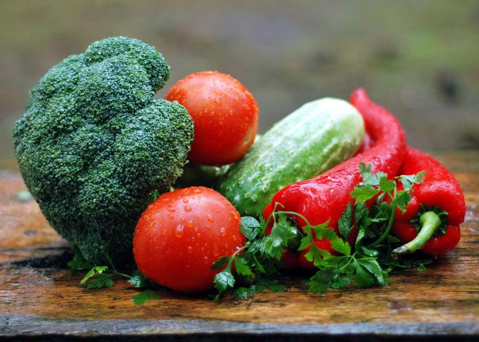 ▲食藥署建議，先洗後切蔬菜較能避免農藥殘留。（圖／擷取自pixabat）