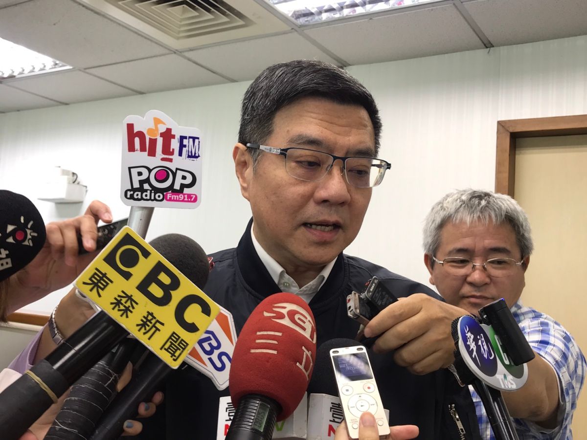 民進黨15日邀蔡賴二陣營人士協調，黨主席卓榮受訪時表示，對下午的協調抱著很大的期待，希望在下周中執會前，能有好的成果出來。（圖／記者林人芳攝，2019,05,15)