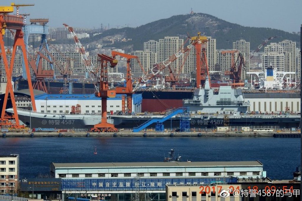 ▲中國大陸首艘國產航艦002號。（圖／翻攝自微博特警4587的馬甲）
