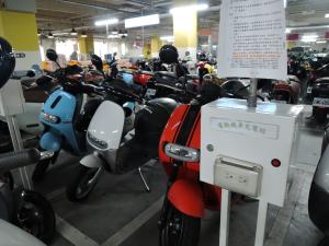 電動機車停車位 ▲新北市推動綠色交通,將再增設電動機車停車位。(圖/新北市交通局提供)