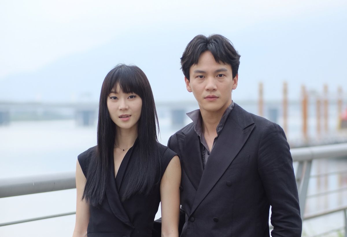 ▲鍾瑶（左）和曹晏豪承認交往中。（圖／光譜映像）