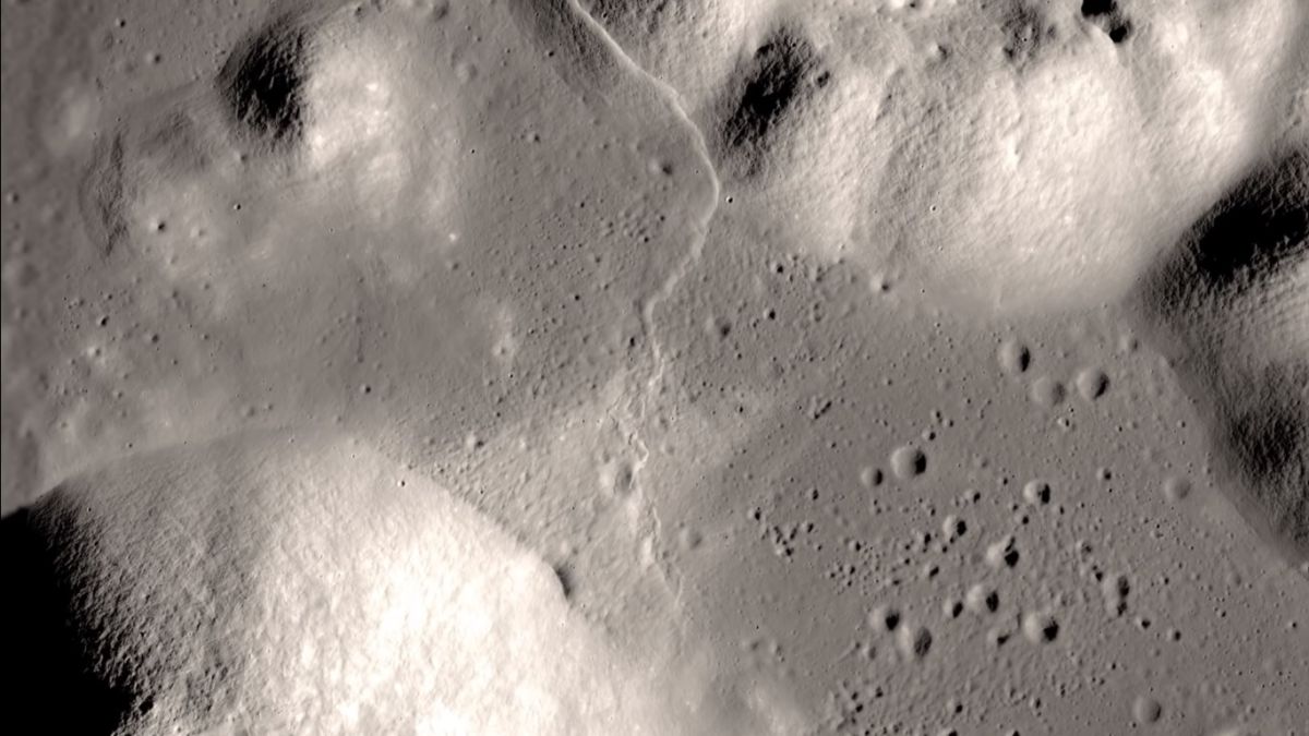 ▲在過去的幾億年中，隨著月亮內部的冷卻，月亮正在縮小。（圖／翻攝自影片）