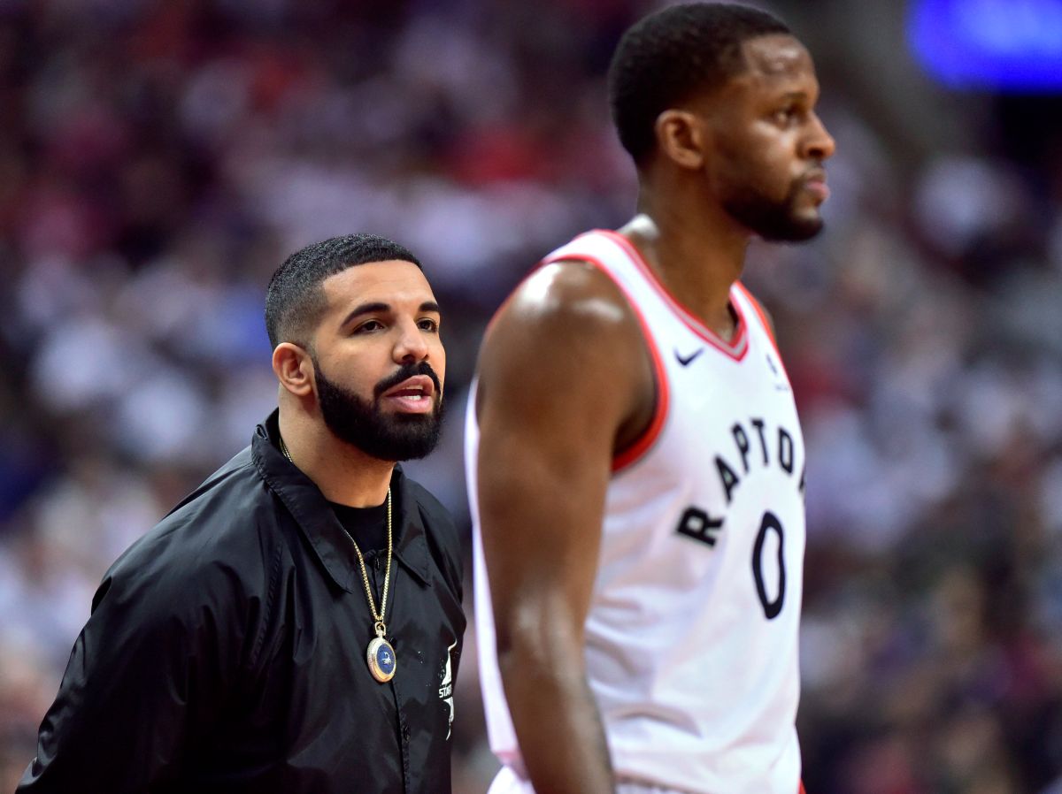 ▲NBA暴龍隊形象大使、加拿大歌手Drake現身場邊觀戰。（圖／美聯社／達志影像）
