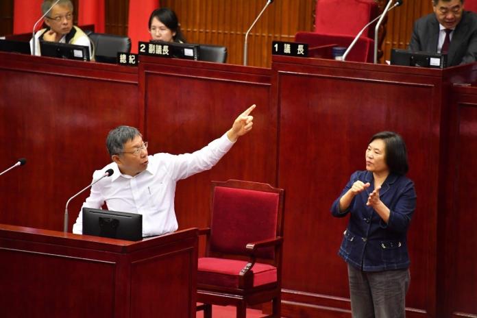台北市長柯文哲16日到議會專案報告。（圖 / 台北市政府提供）