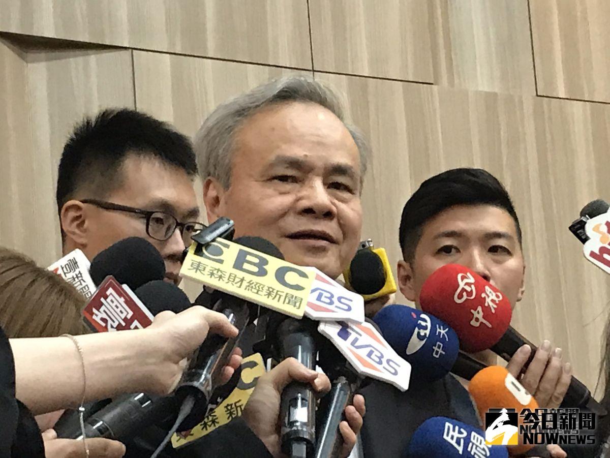 ▲中華郵政總經理陳憲着今（ 16 ）日下午首度面對媒體受訪，強調標案過程是依法行事，但在評選結果出爐後卻有太多政治力介入，才會導致這樣的結果。（圖／記者陳致宇攝, 2019.05.16）