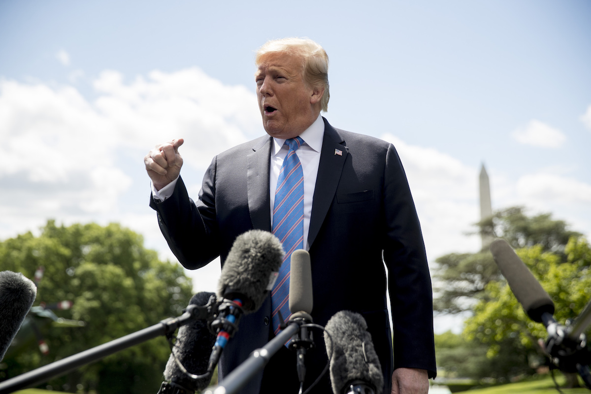 ▲美國總統川普（Donald Trump）在當地時間 15 日簽署了一項行政命令，宣布全國進入緊急狀態，並且禁止企業使用「對國家安全構成危險的公司」所生產之電信設備。（圖／達志影像／美聯社）