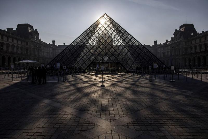▲巴黎羅浮宮玻璃金字塔是貝聿銘最具知名度的作品。（圖／翻攝網路）