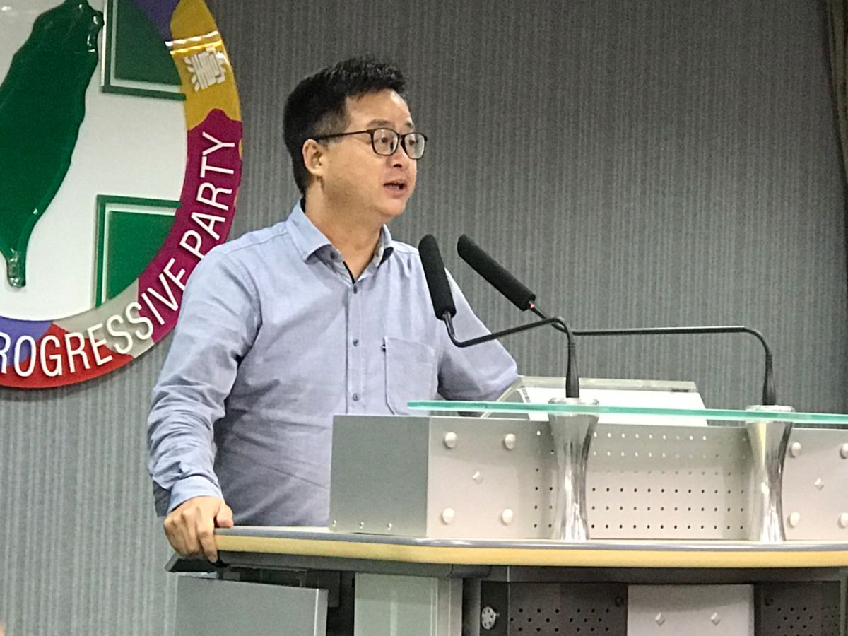 民進黨總統初選17日進行第2次事務性協商，經過2個小時的協商，民進黨秘書長羅文嘉會後表示，手機納民調部分，賴清德陣營原則上已同意。（圖／記者林人芳攝，2019,05,17)