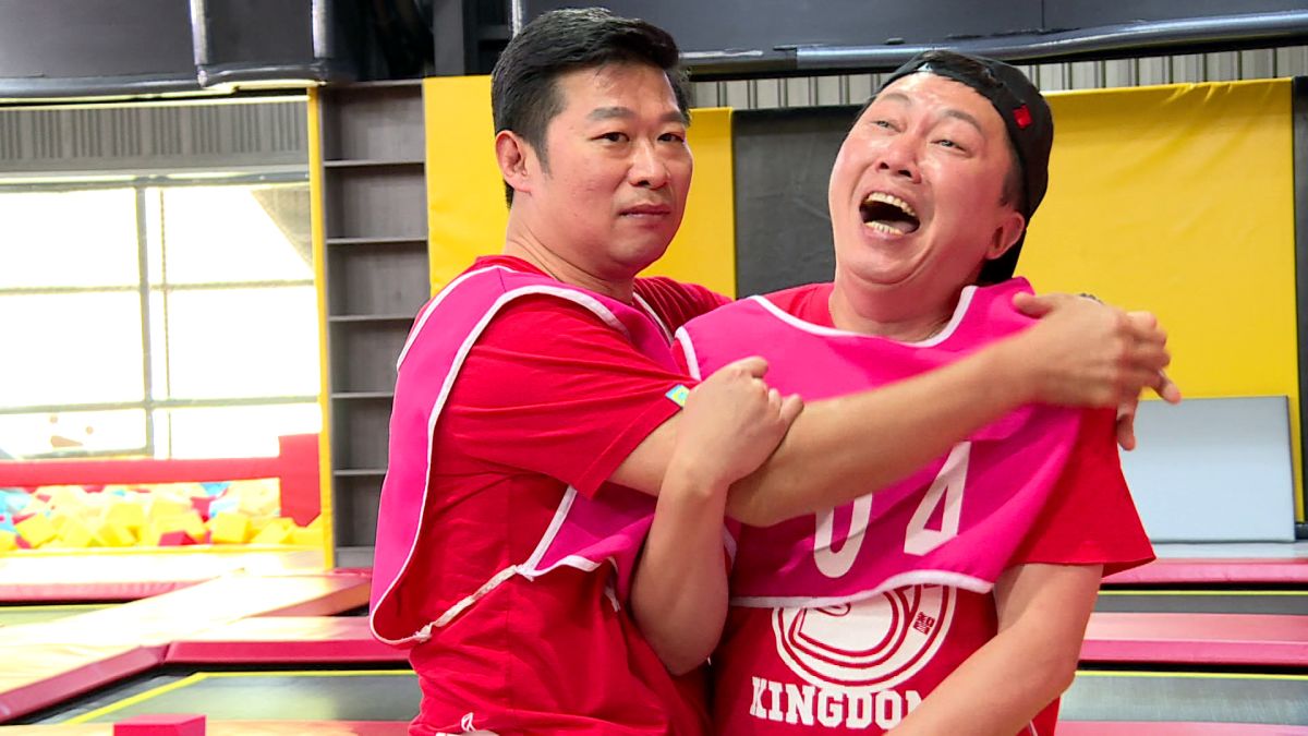 ▲趙正平（右）、馬力歐拚命玩遊戲。（圖／台視提供）