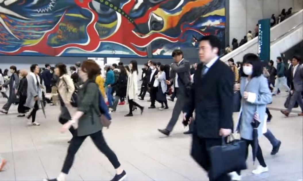 ▲日本政府暌違20年開始討論放寬過勞死的認定標準，研議若死亡前近期有加班、不規則勤務等情形，即使未達「一個月平均加班超過80小時」等標準，也應認定為過勞死。（圖／翻攝網路）