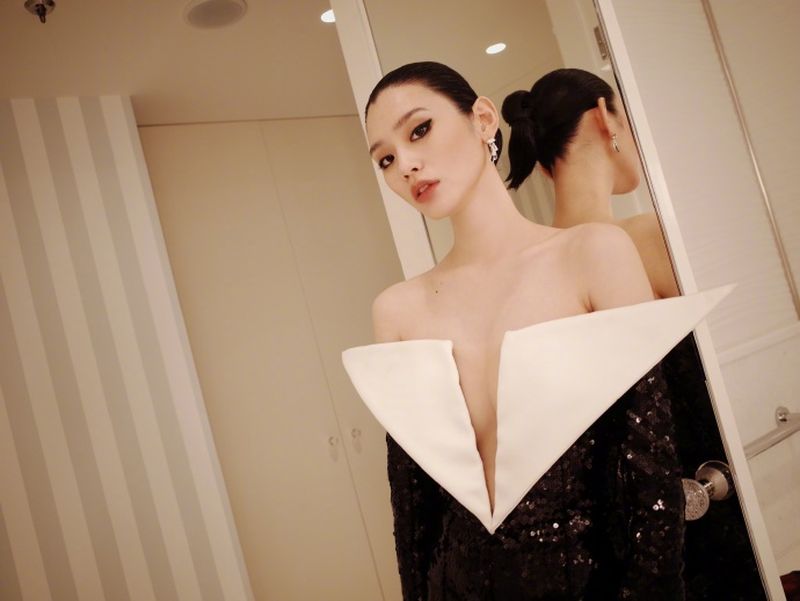 ▲中國超模奚夢瑤性感造型豔壓全場。（圖／翻攝奚夢瑤微博）