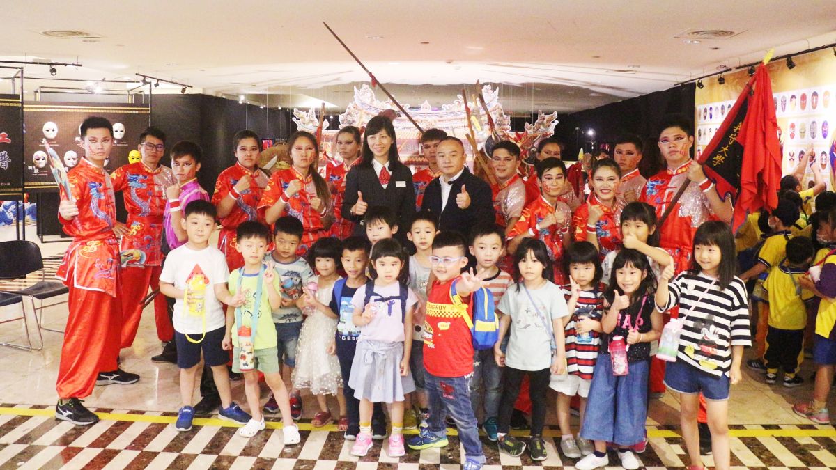 ▲「高雄宋江陣．陣興舞藝」全台百貨首展，開放民眾免費入場觀展。（圖／新光三越提供）