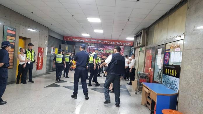 不容東協廣場成「租界」　台中市警方連續兩週強勢突襲
