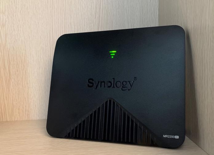 ▲Synology 的這台具備Mesh技術的 MR2200ac 無線 IP 分享器，除了有簡易使用的特性外，還有不少特色。（圖／記者劉士成攝）
