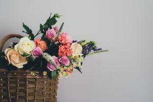 ▲男性多認為贈送花束不實在、花期短浪費錢,現證實花卉對女性確有好的影響力!(示意圖/取自 Unsplash ) ▲男性多認為贈送花束不實在、花期短浪費錢,現證實花卉對女性確有好的影響力!(示意圖/取自 Unsplash )