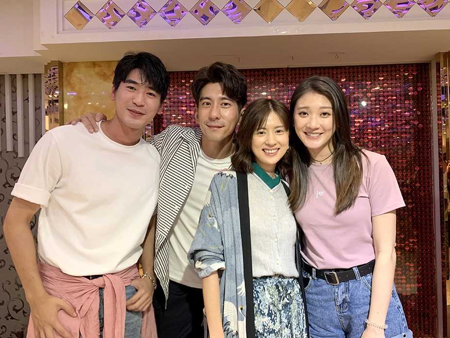 ▲修杰楷（左二）、林予晞（右二）主演《天堂的微笑》。（圖／TVBS）