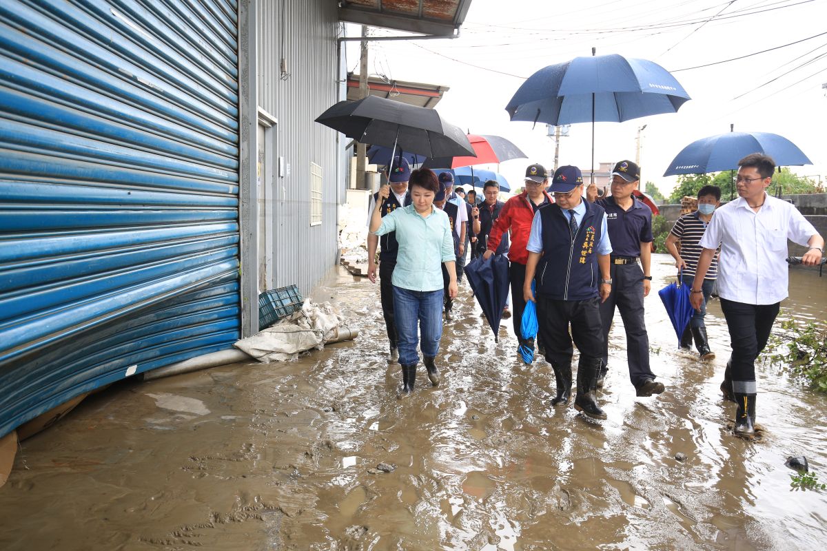 ▲市長盧秀燕下午前往麻園頭溪及烏日中興大排等地區視察。 (圖／市政府提供2019.5.20)