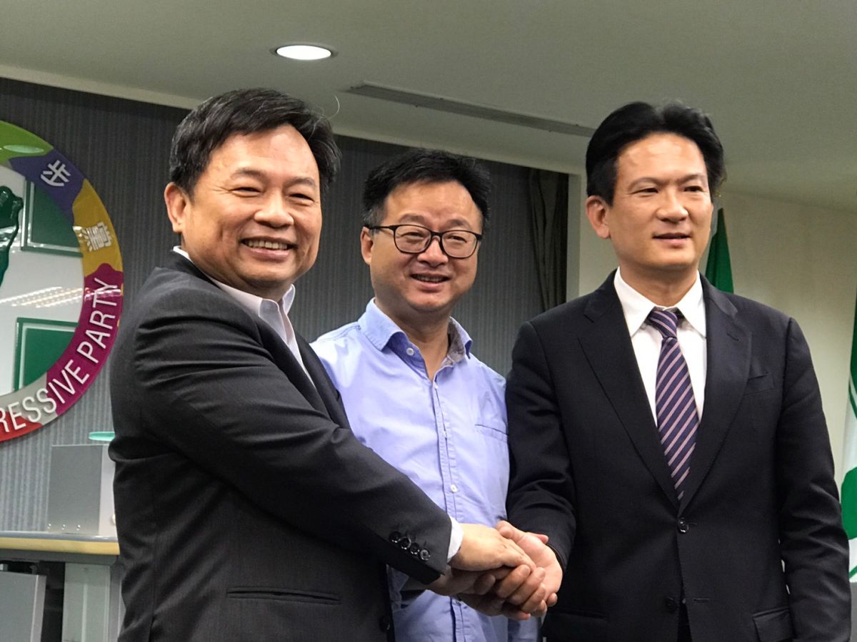 民進黨總統初選事務性協商20日進入第三次協商，民進黨秘書長羅文嘉表示，政見發表會相關事宜雙方陣營已達初步共識，不過手機納民調的比例及對比式納柯文哲部分，雙方並無共識。（圖／記者林人芳攝，2019,05,20)