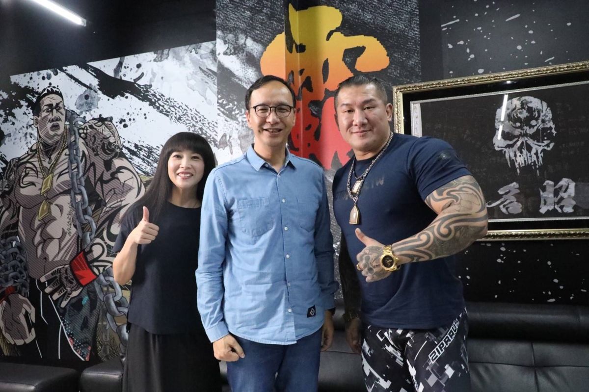 朱立倫20日和館長直播。( 圖 /  翻攝朱立倫臉書 )