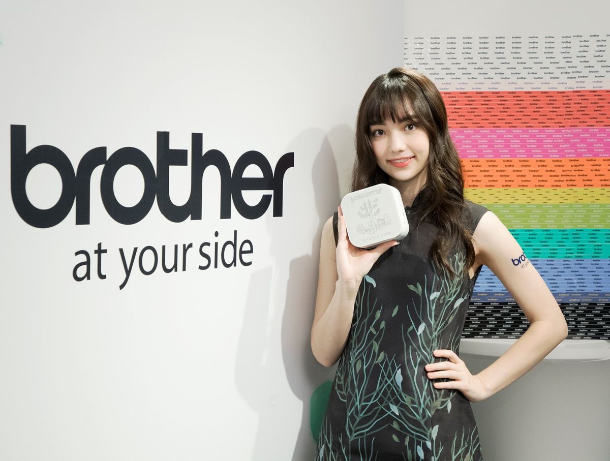 ▲品牌形象大使 黑嘉嘉出席Hello Kitty行動美型標籤機新品上市活動。（圖／brother提供）