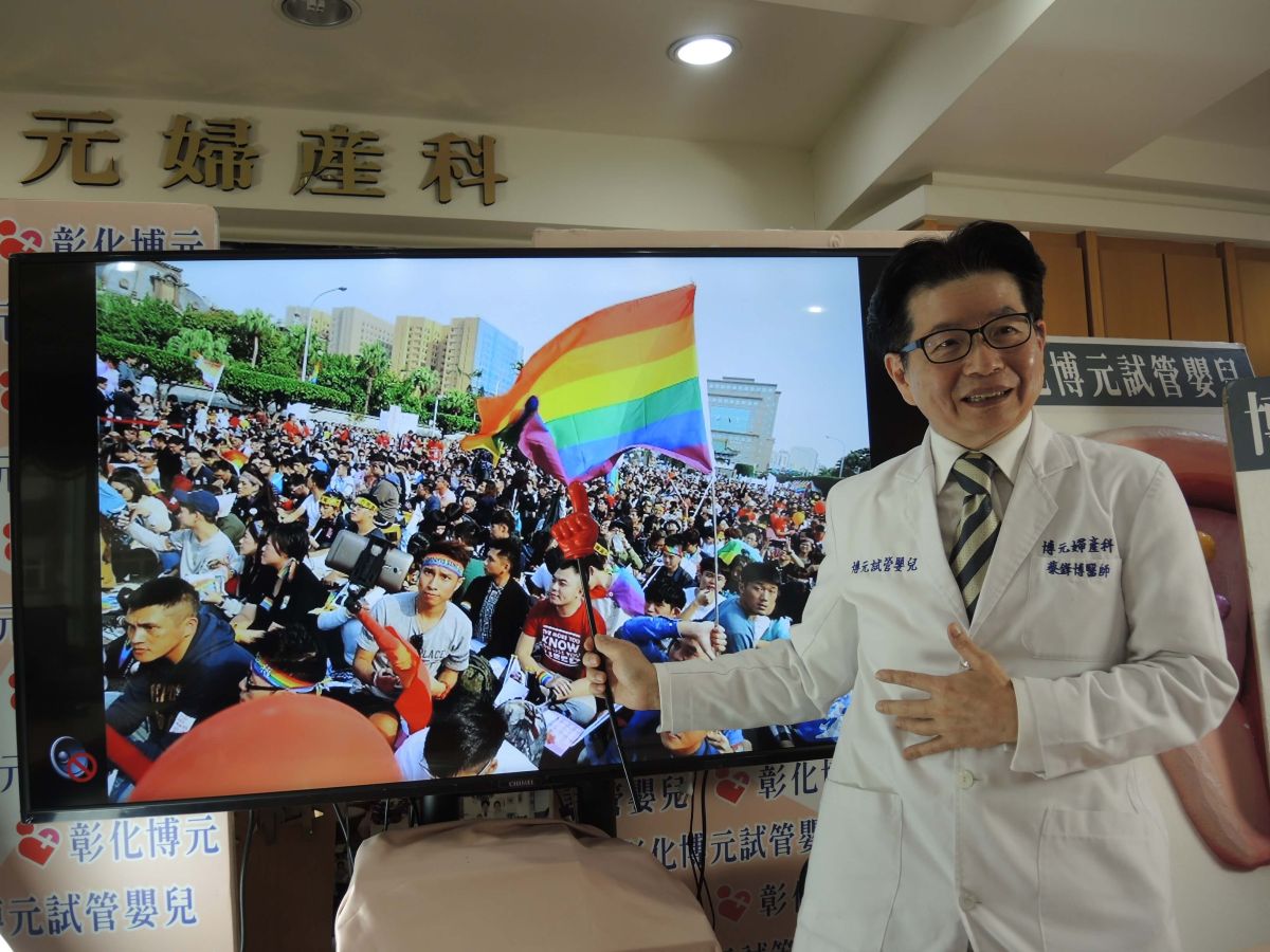 ▲同婚專法5月24日將正式上路，執業婦產科醫師蔡鋒博認為，同婚法應納入「人工生殖法」，讓同志家庭能經由借精生子、做試管嬰兒，一圓為人父母夢。（圖／記者陳雅芳攝）